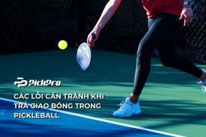 cac-loi-can-tranh-khi-tra-giao-bong-trong-pickleball